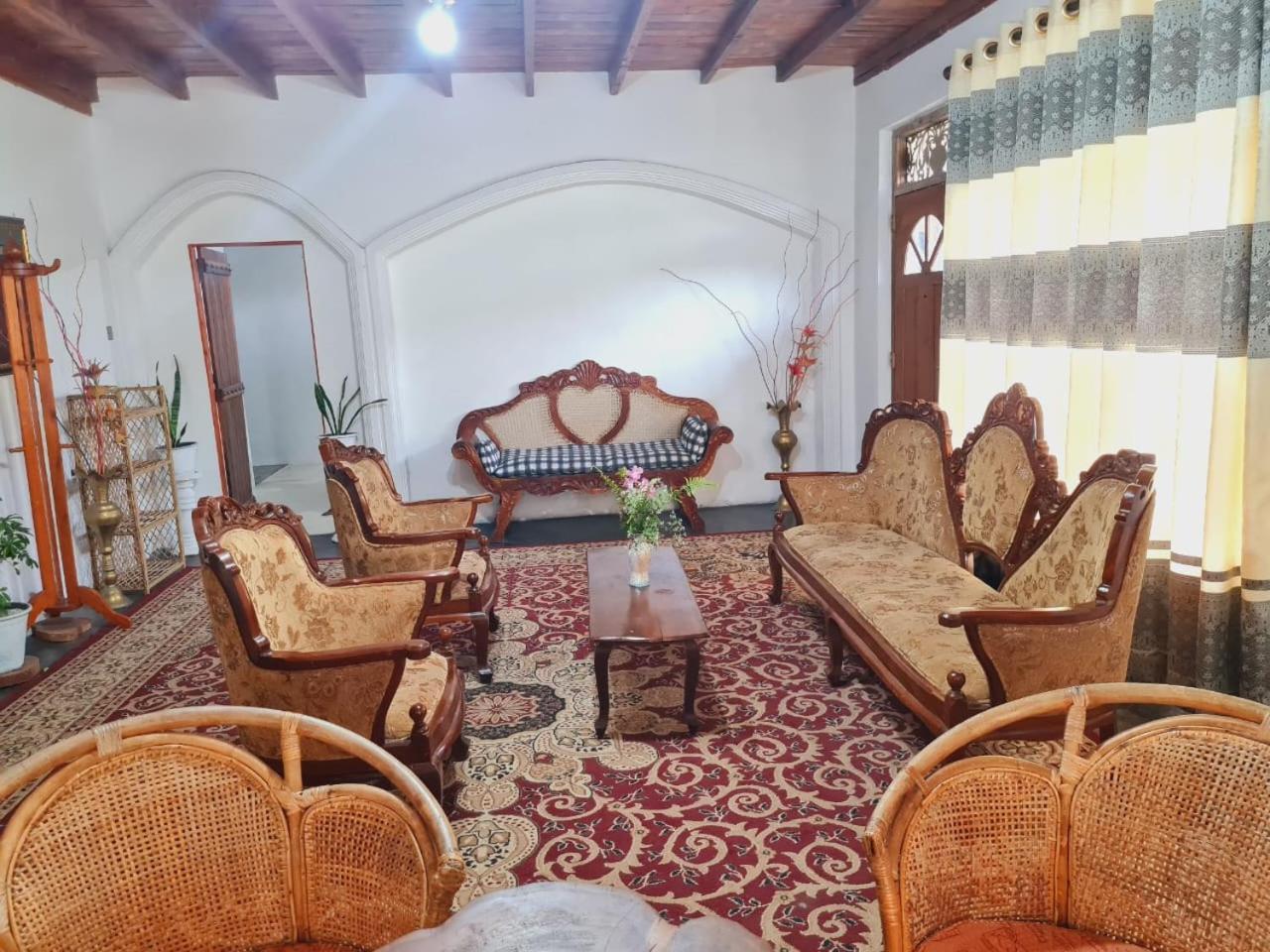 Sasru Holiday Home نوفارا إيلِيا المظهر الخارجي الصورة