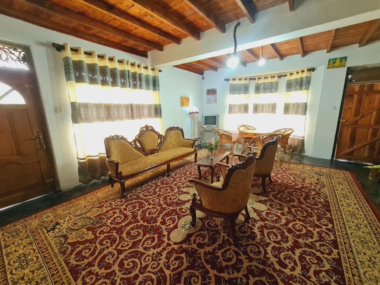 Sasru Holiday Home نوفارا إيلِيا المظهر الخارجي الصورة